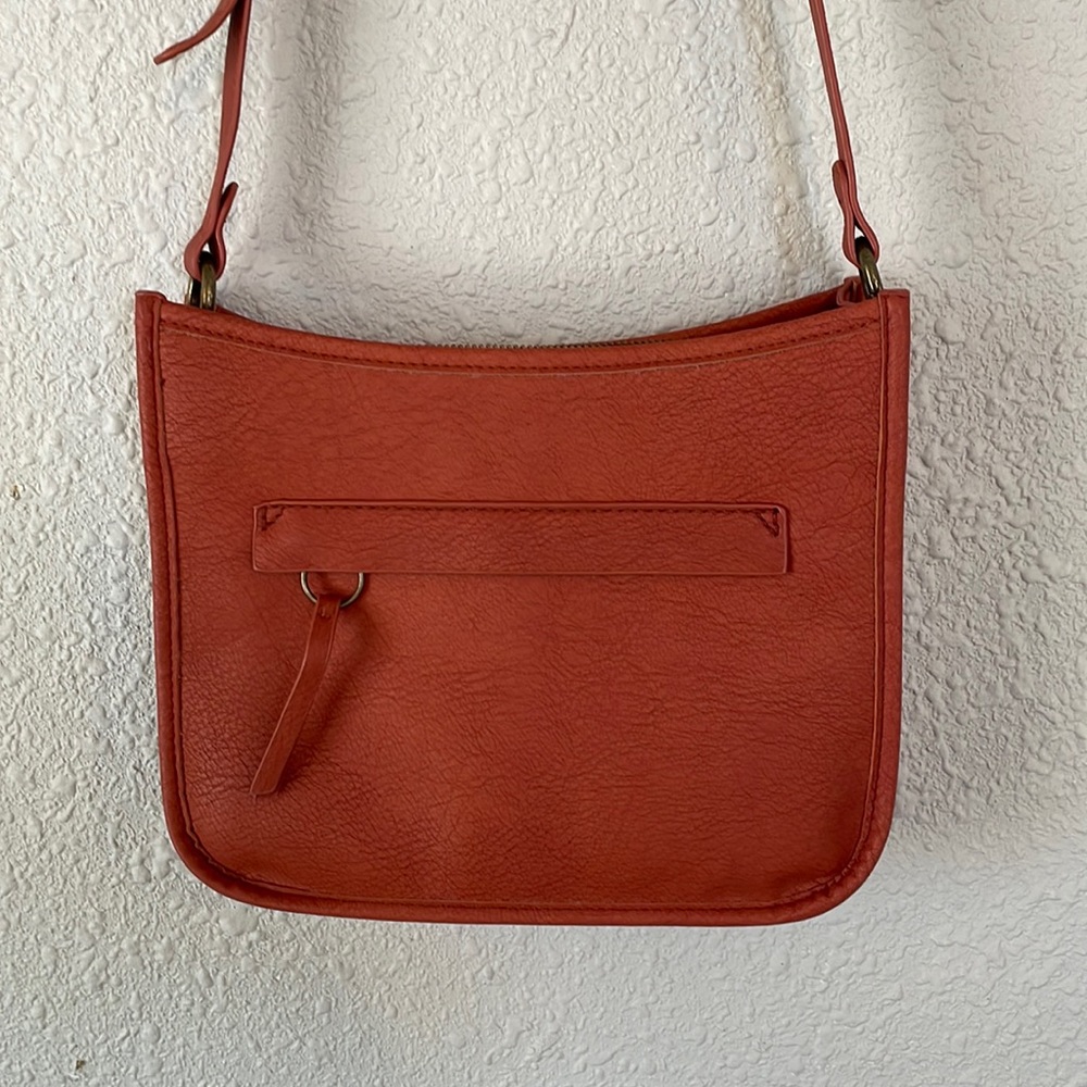 Universal Thread Crossbody